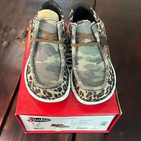 Justin Boots Camouflage Leopard Moccasins - Picture 3 of 12